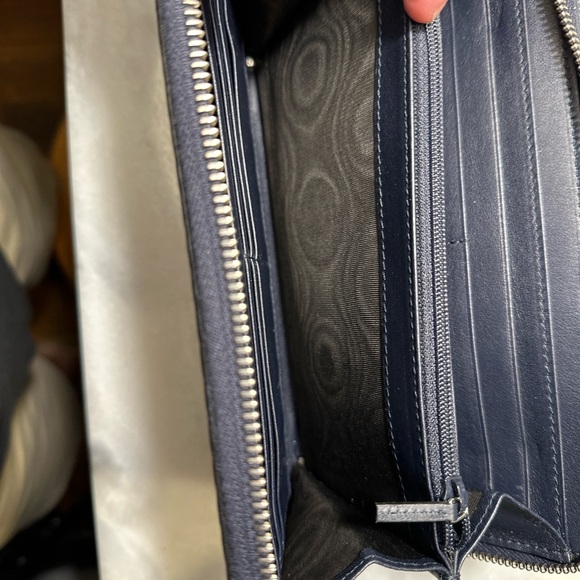 Gucci MicroGuccissima Leather Clutch - Picture 5 of 9